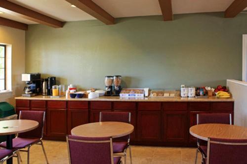 Shenandoah Inn, Major Credit Cards Required For Check In Plymouth 외부 사진